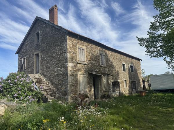 Ancien corps de ferme à rénover avec 4,28 hectares près de Rieupeyroux
