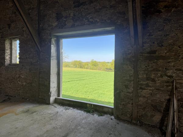 Ancien corps de ferme à rénover avec 4,28 hectares près de Rieupeyroux