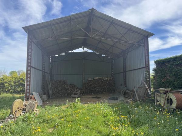 Ancien corps de ferme à rénover avec 4,28 hectares près de Rieupeyroux