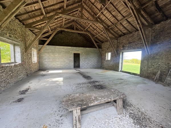 Ancien corps de ferme à rénover avec 4,28 hectares près de Rieupeyroux