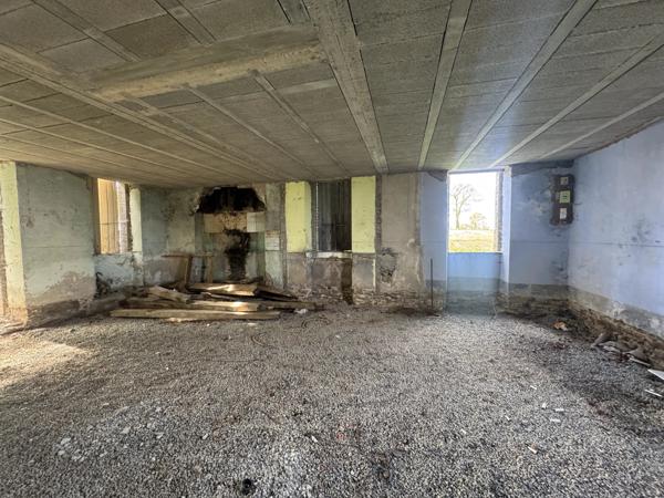 Ancien corps de ferme à rénover avec 4,28 hectares près de Rieupeyroux