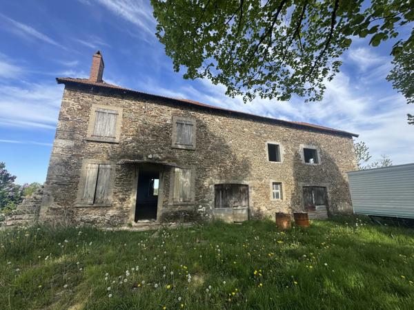 Ancien corps de ferme à rénover avec 4,28 hectares près de Rieupeyroux