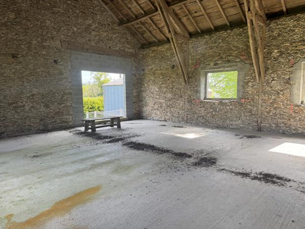 Ancien corps de ferme à rénover avec 4,28 hectares près de Rieupeyroux