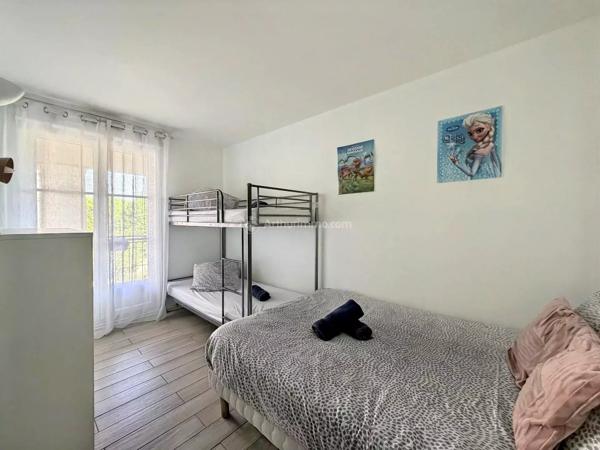 Vente                                                      Appartement
                        
                     3 pièces                      66 m2                     à Serris