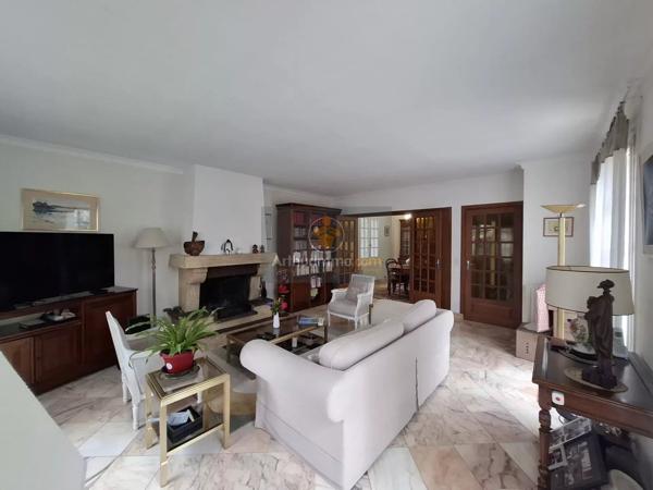 Vente                                                      Maison
                        
                     8 pièces                      188 m2                     à Serris