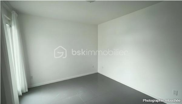 Superbe appartement 2 pièces – Résidence de standing de 2019 – Noisy-le-Grand

Découvrez ce magnifique appartement 2 pièces situé au sein d'une résidence moderne, sécurisée et parfaitement entretenue, construite en 2019, sur la commune recherchée de Noisy-le-Grand.

Dès l'entrée, vous serez séduit par un espace de vie lumineux et fonctionnel offrant un confort de vie optimal. L'appartement bénéficie de prestations récentes, d'une excellente isolation et d'un agencement idéal, parfait pour une résidence principale comme pour un investissement locatif.

Les atouts du bien :
Résidence récente (2019), sécurisée et aux normes actuelles
Agencement optimisé sans perte d'espace
Faibles consommations énergétiques
Idéal premier achat ou investissement
Un emplacement privilégié

Situé à proximité de toutes les commodités :

Commerces et supermarchés
Écoles et établissements scolaires
15 min à pied Centre-ville de Noisy-le-Grand
20 min à pied (Gare RER A Mont d'Est ou Noisy Champs) permettant de rejoindre rapidement Paris et les principaux pôles d'activité
20 min à pied des Bords de Marne
Bus, espaces verts et services accessibles à pied

Vous profiterez d'un cadre de vie agréable, alliant calme, modernité et praticité au quotidien.

Une belle opportunité à ne pas manquer !

Pour plus d'informations ou organiser une visite, n'hésitez pas à me contacter.