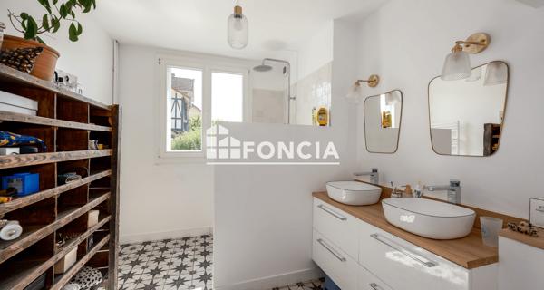 À vendre Maison 6 pièces 107.12 m² - Versailles 78000