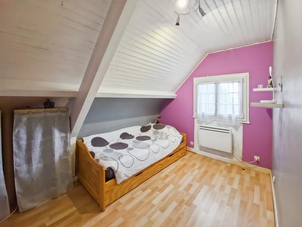 Morigny-Champigny (91150) Quartier LES MONCEAUX - Maison individuelle élevée sur sous-sol / garage / terrain 616 m2 / véranda