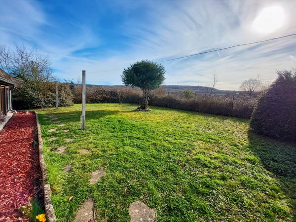 Morigny-Champigny (91150) Quartier LES MONCEAUX - Maison individuelle élevée sur sous-sol / garage / terrain 616 m2 / véranda