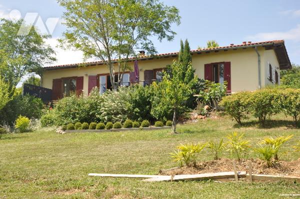 POUR INVESTISSEUR : AURIGNAC à 15 mns, maison récente, dépendances sur 5270m². Prix : 174.400 €
