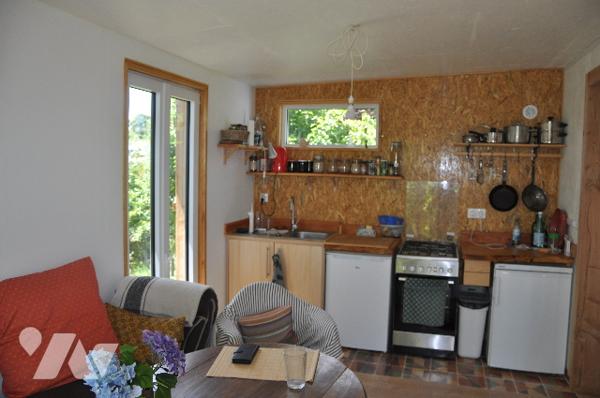 POUR INVESTISSEUR : AURIGNAC à 15 mns, maison récente, dépendances sur 5270m². Prix : 174.400 €