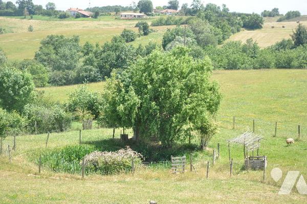 POUR INVESTISSEUR : AURIGNAC à 15 mns, maison récente, dépendances sur 5270m². Prix : 174.400 €