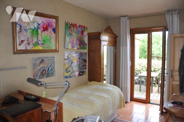 POUR INVESTISSEUR : AURIGNAC à 15 mns, maison récente, dépendances sur 5270m². Prix : 174.400 €