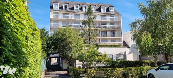 TOURS CENTRE – APPARTEMENT TRAVERSANT DE 134,54 M² AVEC BALCONS, GARAGE ET DEUX 