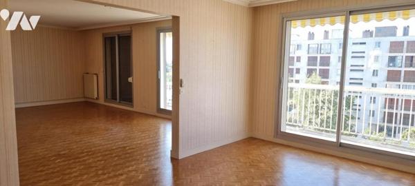 TOURS CENTRE – APPARTEMENT TRAVERSANT DE 134,54 M² AVEC BALCONS, GARAGE ET DEUX 