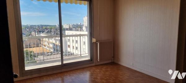 TOURS CENTRE – APPARTEMENT TRAVERSANT DE 134,54 M² AVEC BALCONS, GARAGE ET DEUX 