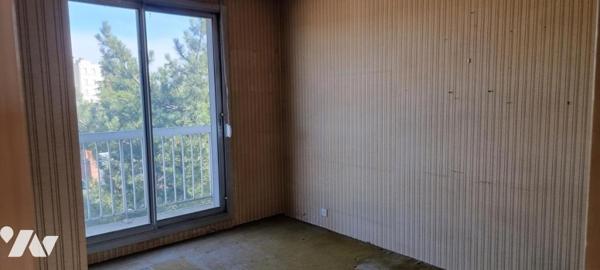TOURS CENTRE – APPARTEMENT TRAVERSANT DE 134,54 M² AVEC BALCONS, GARAGE ET DEUX 