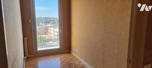 TOURS CENTRE – APPARTEMENT TRAVERSANT DE 134,54 M² AVEC BALCONS, GARAGE ET DEUX 