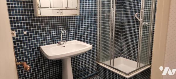 TOURS CENTRE – APPARTEMENT TRAVERSANT DE 134,54 M² AVEC BALCONS, GARAGE ET DEUX 
