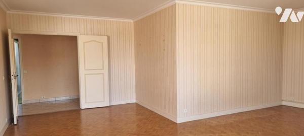 TOURS CENTRE – APPARTEMENT TRAVERSANT DE 134,54 M² AVEC BALCONS, GARAGE ET DEUX 