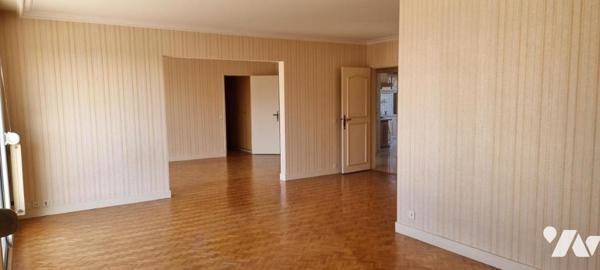 TOURS CENTRE – APPARTEMENT TRAVERSANT DE 134,54 M² AVEC BALCONS, GARAGE ET DEUX 