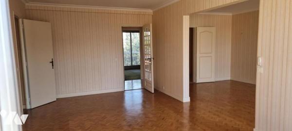 TOURS CENTRE – APPARTEMENT TRAVERSANT DE 134,54 M² AVEC BALCONS, GARAGE ET DEUX 