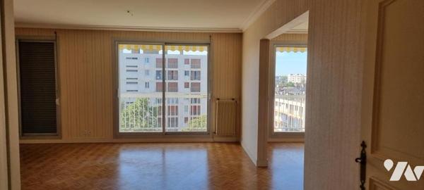 TOURS CENTRE – APPARTEMENT TRAVERSANT DE 134,54 M² AVEC BALCONS, GARAGE ET DEUX 