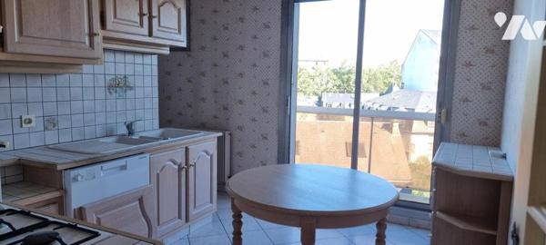TOURS CENTRE – APPARTEMENT TRAVERSANT DE 134,54 M² AVEC BALCONS, GARAGE ET DEUX 