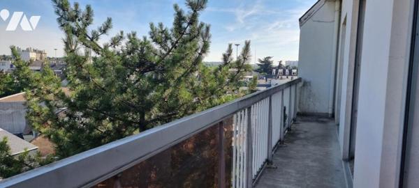 TOURS CENTRE – APPARTEMENT TRAVERSANT DE 134,54 M² AVEC BALCONS, GARAGE ET DEUX 