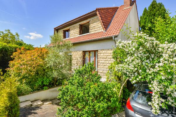Maison indépendante Alsace Lorraine 4 chambres 101 m2 499 000 € **  - Référence  2068