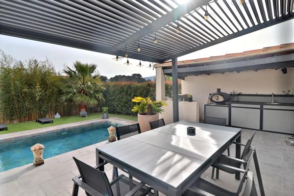 Villa contemporaine 4 chambres-Piscine-Secteur Eoures très recherché