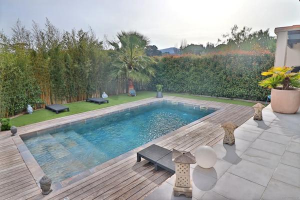 Villa contemporaine 4 chambres-Piscine-Secteur Eoures très recherché