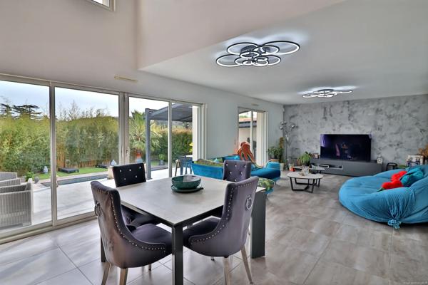 Villa contemporaine 4 chambres-Piscine-Secteur Eoures très recherché