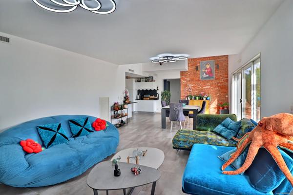 Villa contemporaine 4 chambres-Piscine-Secteur Eoures très recherché