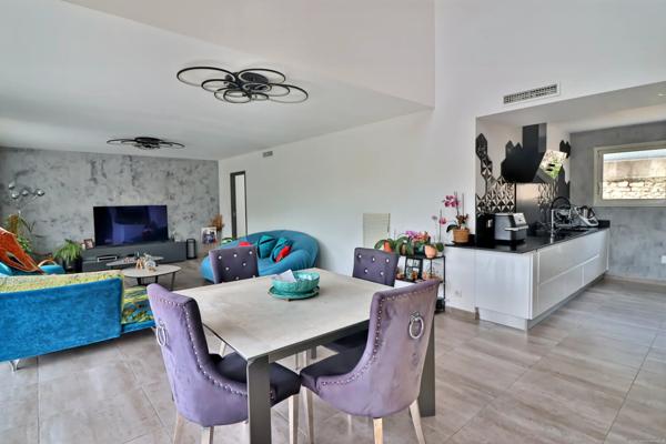 Villa contemporaine 4 chambres-Piscine-Secteur Eoures très recherché