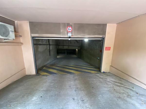 Parking / box La Trinite 13 m2