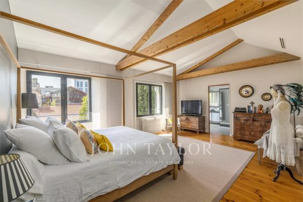 En exclusivité – Magnifique ancienne imprimerie réhabilitée - 6 Chambres - Piscine - Grand garage et Jardin