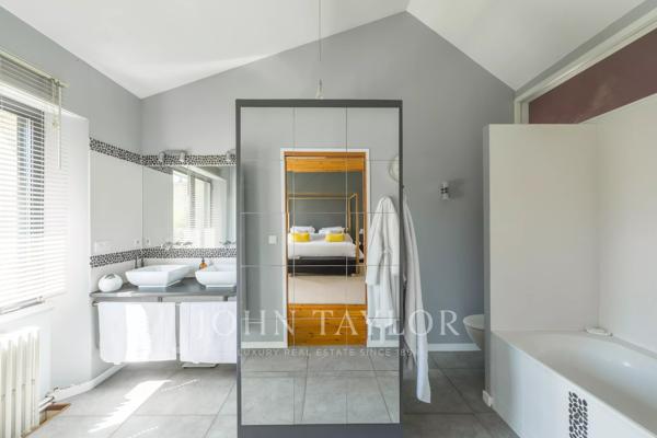 En exclusivité – Magnifique ancienne imprimerie réhabilitée - 6 Chambres - Piscine - Grand garage et Jardin