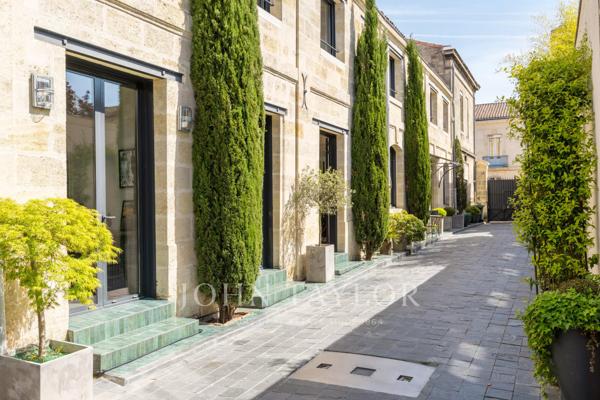 En exclusivité – Magnifique ancienne imprimerie réhabilitée - 6 Chambres - Piscine - Grand garage et Jardin