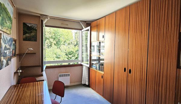 CHAVILLE - Rive Gauche - Appartement 3-4 pièces avec balcon, cave et box. €449 000 ** - Référence 677-C
