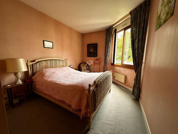 CHAVILLE - Rive Gauche - Appartement 3-4 pièces avec balcon, cave et box. €449 000 ** - Référence 677-C