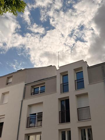 Appartement avec stationnement privatif.