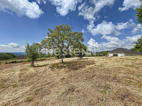 Terrain constructible avec vue dégagée - Donzenac (19270) - 2279 m2