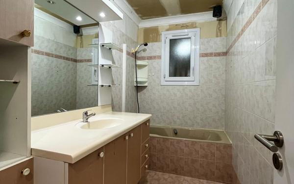 Immeuble à vendre    3 pièces •  Mallemort