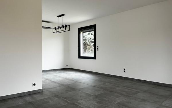 Immeuble à vendre    3 pièces •  Mallemort