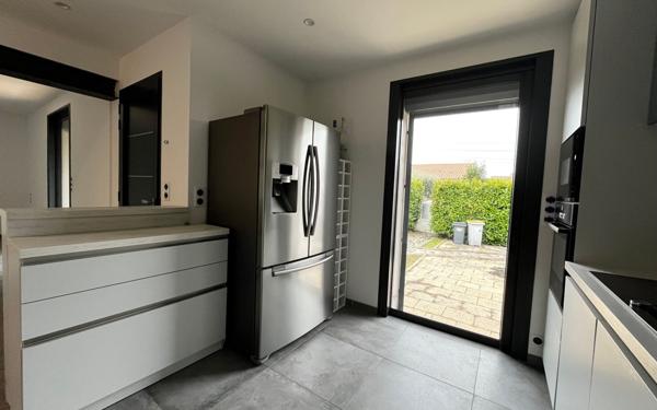 Immeuble à vendre    3 pièces •  Mallemort