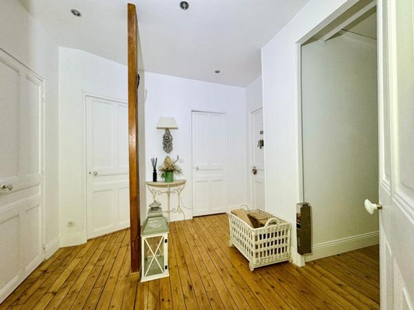 MAISON BOURGEOISE A VENDRE A LISIEUX (14100) – 9 CHAMBRES – GRAND SEJOUR – TERRASSE - JARDIN PRIVATIF – GARAGE