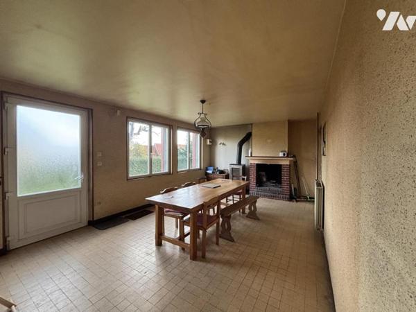 Maison à la campagne avec plusieurs dépendances et plus d’1 hectare de terrain. 