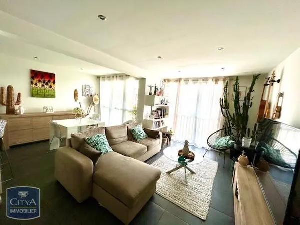 Appartement à louer 4 pièces 80m²