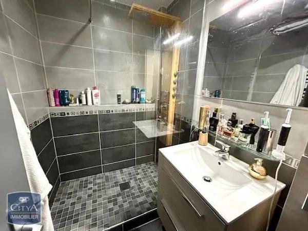 Appartement à louer 4 pièces 80m²